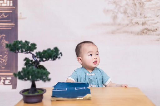 无锡宝宝眼睛突然肿了